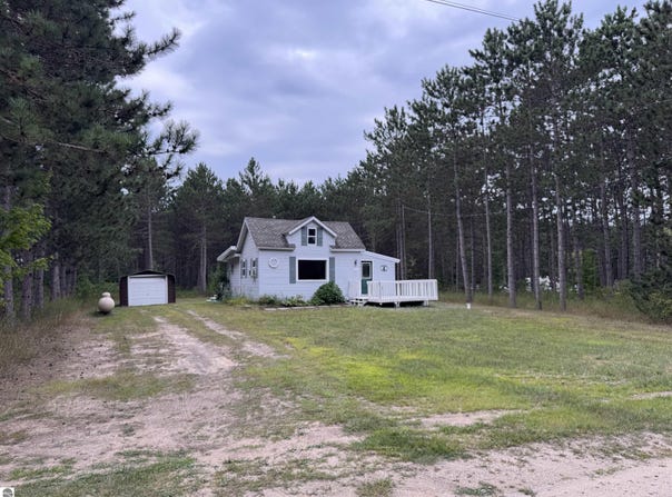 14915 Pauls Place, Beulah, MI 49617
