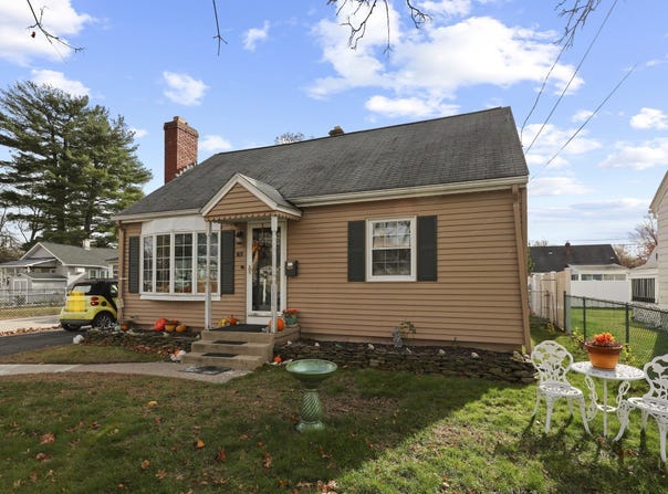 83 Oklahoma St, Springfield, MA 01104