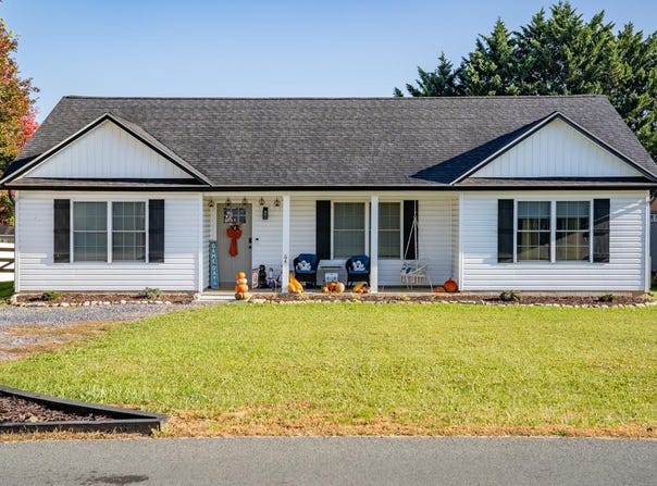 64 LOFTON DR, WEYERS CAVE, VA 24486