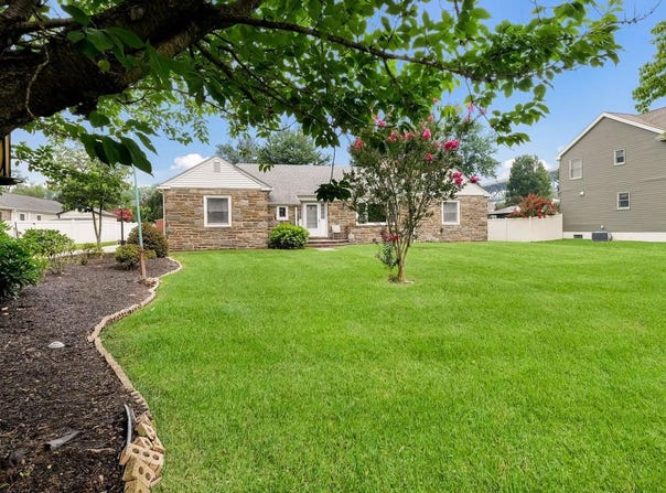 6609 N RADCLIFFE ST, BRISTOL, PA 19007