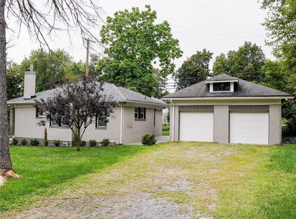 3855 Mount Royal Blvd, Hampton, PA 15101