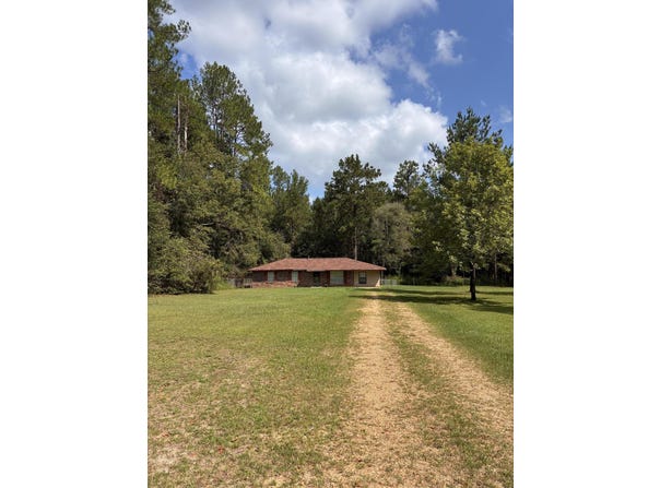 30 Leslie Pounds, Foxworth, MS 39483