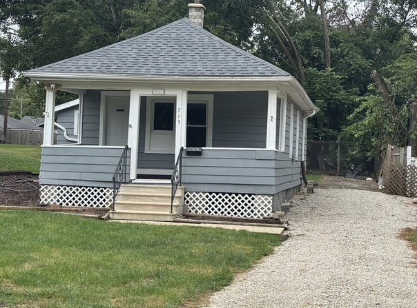 219 SW Circle Drive, Joliet, IL 60433