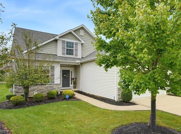 13953 Laurelbrook Oval, Strongsville, OH 44136