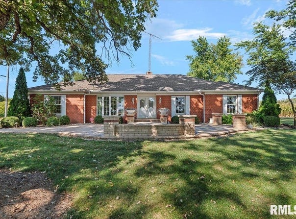 806 Phillips Ferry Road, Bluffs, IL 62621