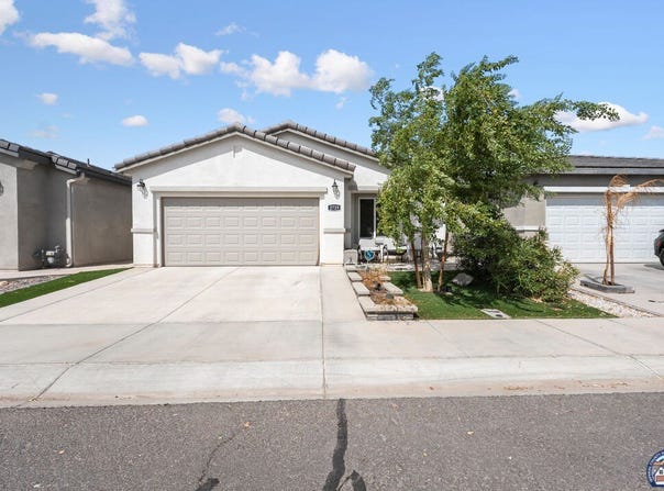 2729 Meadowbrook Dr, Imperial, CA 92251