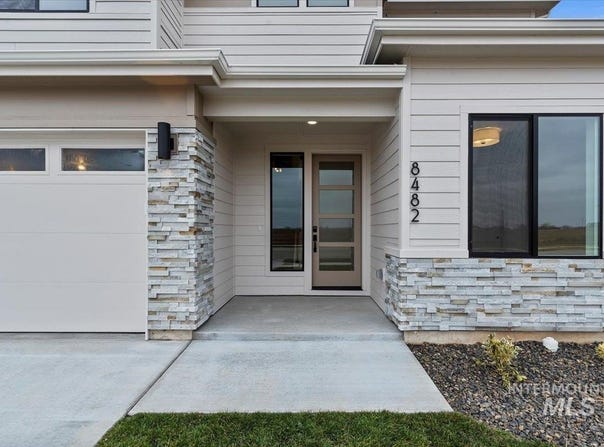 6340 W Largo Dr, Eagle, ID 83646