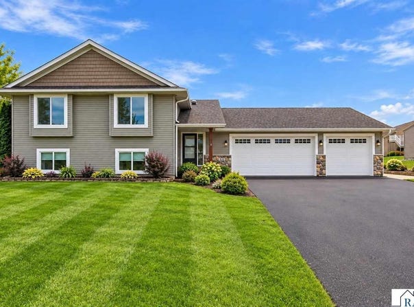 822 Deer Path, Montgomery, MN 56069
