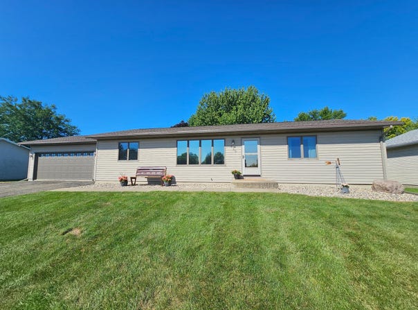 430 9th Street E, Hector, MN 55342