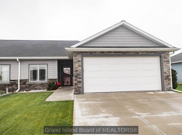 811 Remington Dr, Kearney, NE 68847