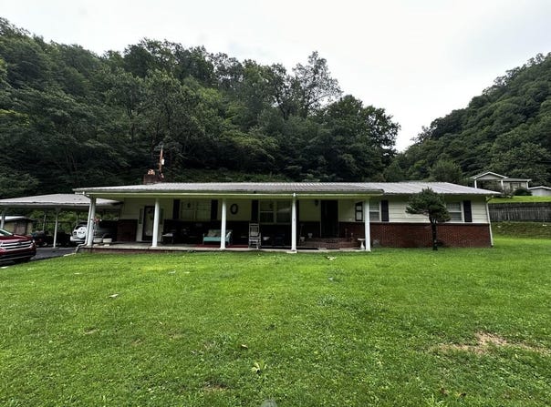 2420 Wolfpit Br Rd, Elkhorn City, KY 41522
