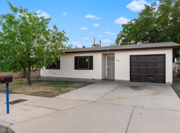 8816 Robby Avenue SW, Albuquerque, NM 87121