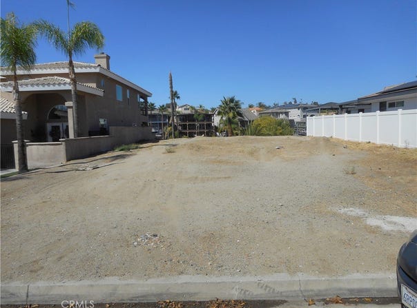 7 SWAN POINT, Canyon Lake, CA 92587