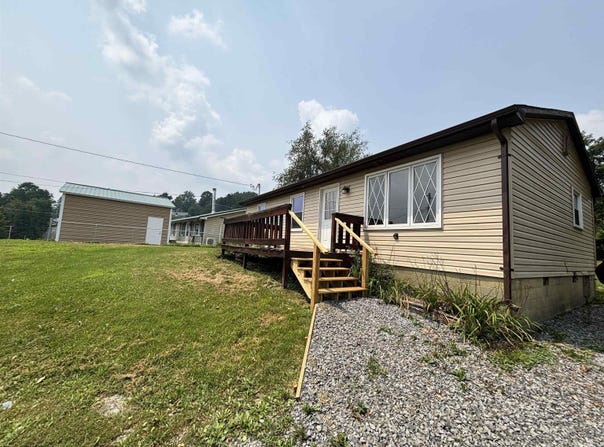 98 Second Street, Belington, WV 26250
