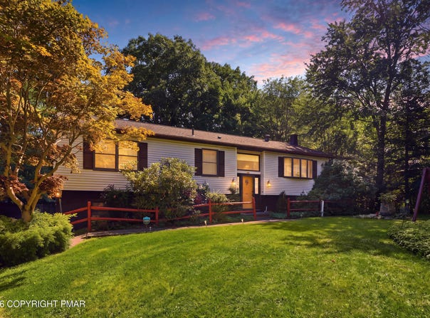 3 Devonshire Lane, Mount Pocono, PA 18344