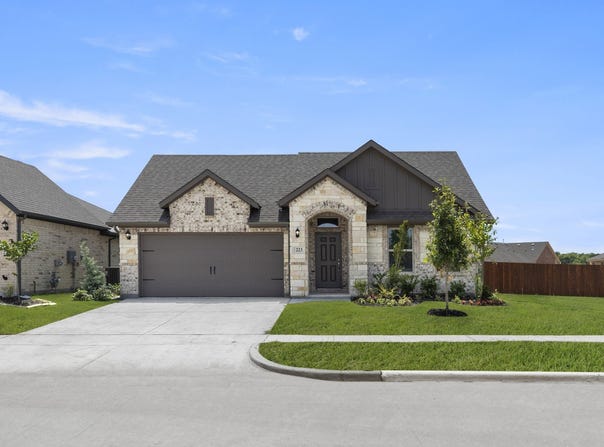223 Van Horn Drive, Terrell, TX 75160