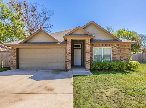 1502 Jane Lane, West, TX 76691