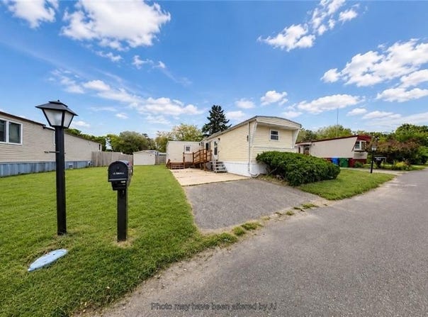 39 Valley Forge Drive, NY 11716