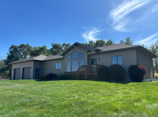 31171 280th St, Winner, SD 57580