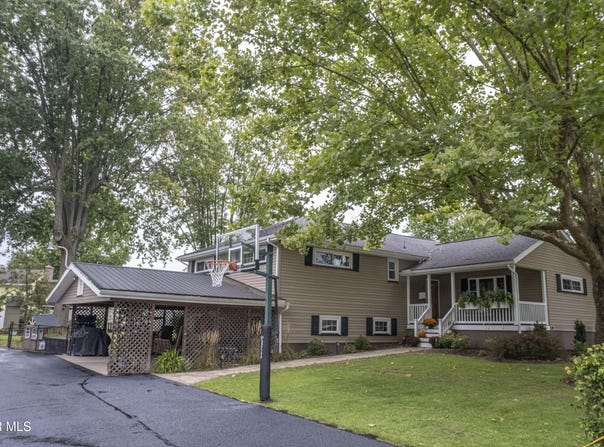 420 Benton Drive, Hollidaysburg, PA 16648