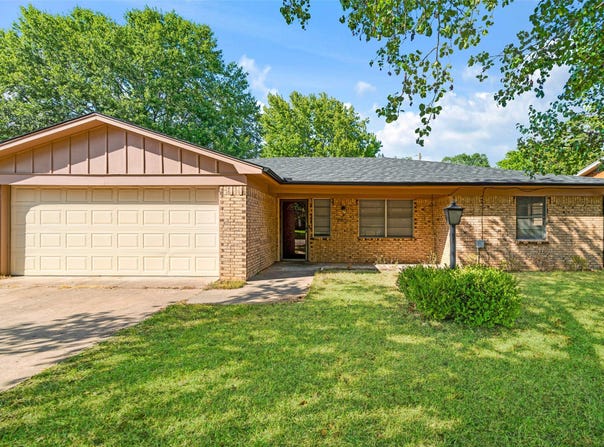 3475 Vagas Drive, Paris, TX 75462