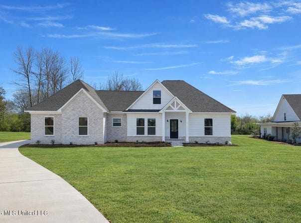 111 Carolina Circle, Senatobia, MS 38668