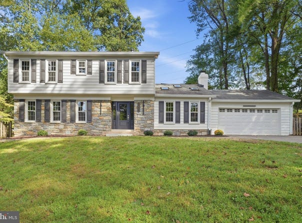 8017 LAKENHEATH, POTOMAC, MD 20854