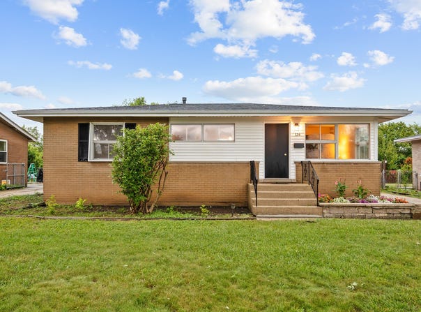 326 E Alden Drive, Addison, IL 60101