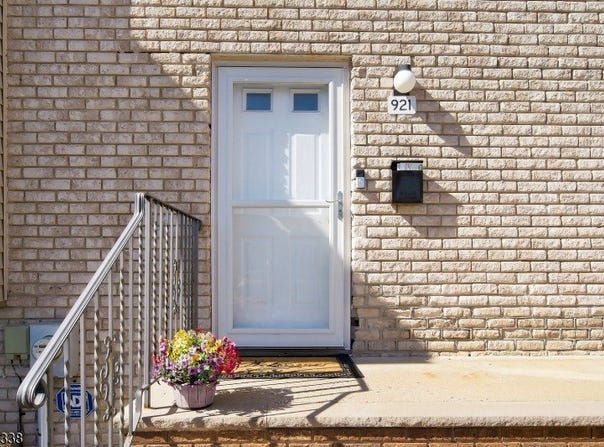921 Robin Rd, Hillsborough Twp., NJ 08844-4444