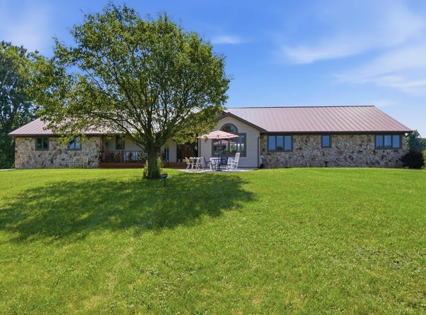 6095 E Division Road, Angola, IN 46703