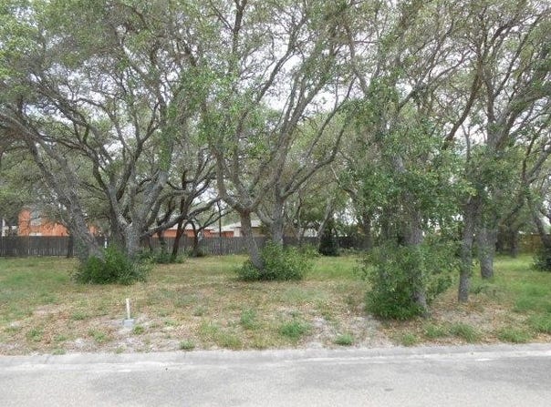 2 PRIMROSE DR, ROCKPORT, TX 78382