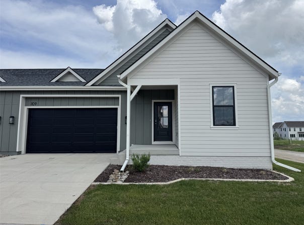 109 Windmill Loop, Cumming, IA 50061