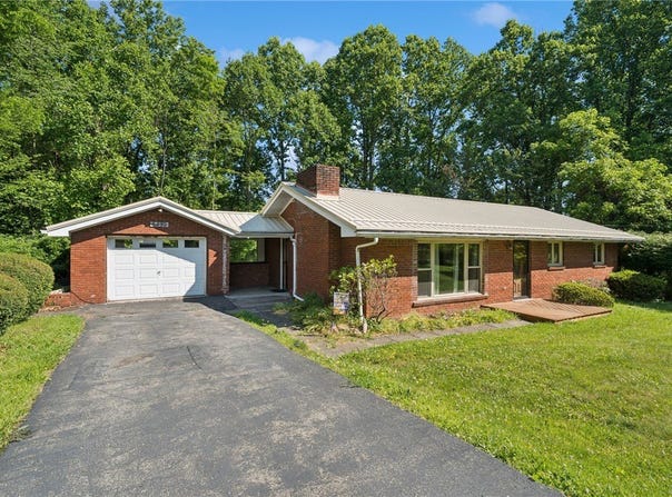 6290 Italy Rd, Export, PA 15632