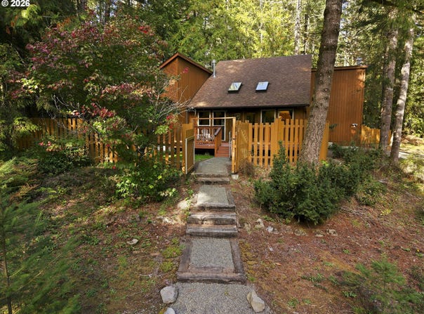 69881 E ALPINE N Ct, Rhododendron, OR 97049