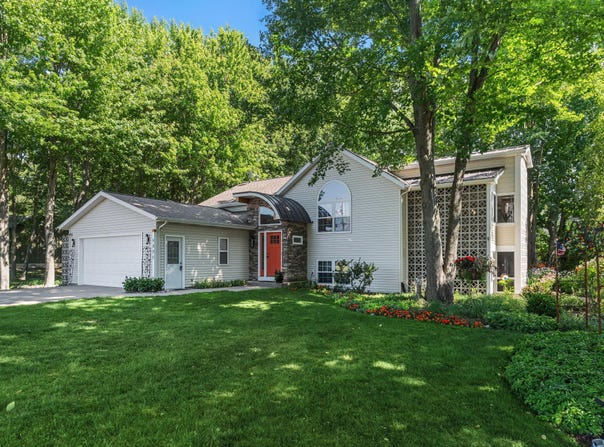 6806 Wiley Road, Douglas, MI 49406
