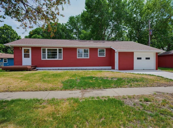 821 Ash Avenue, Bird Island, MN 55310