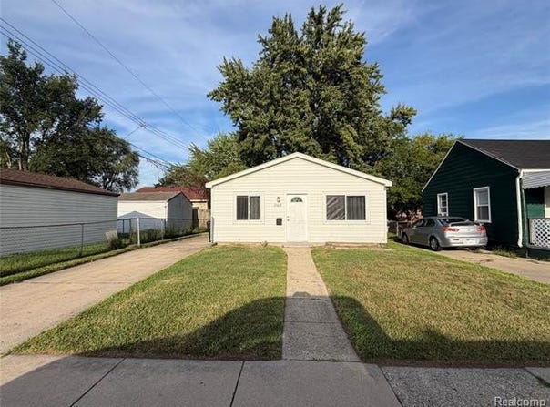 26039 Clancy Street, Roseville, MI 48066