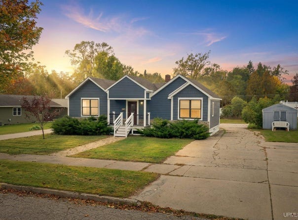 1210 S 16th Street, Escanaba, MI 49829