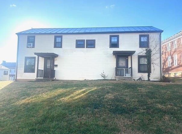220 S Main St, Lexington, VA 24450