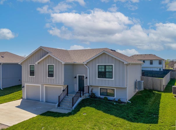 72 SE 461st Road, Warrensburg, MO 64093