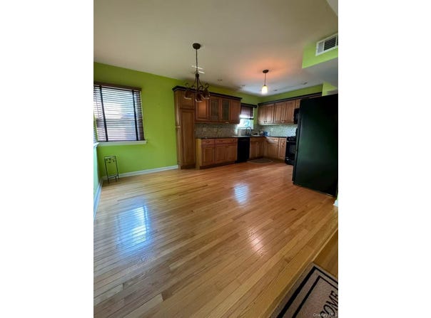 207-20 43rd Ave, Bayside, NY 11361