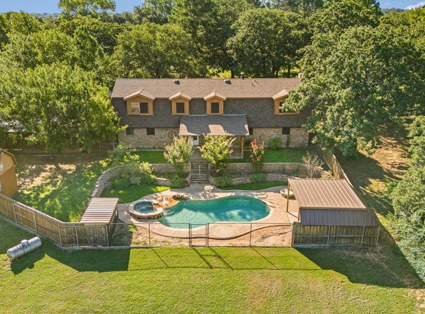 7 Fox Hollow Road, Joshua, TX 76058