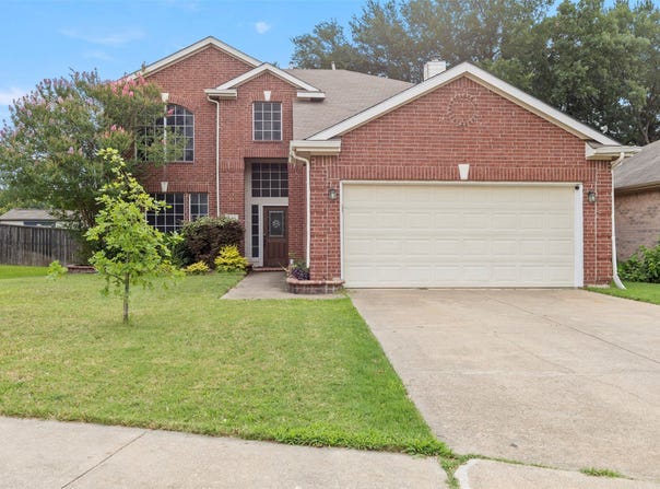 903 Summerbrook Drive, Euless, TX 76040