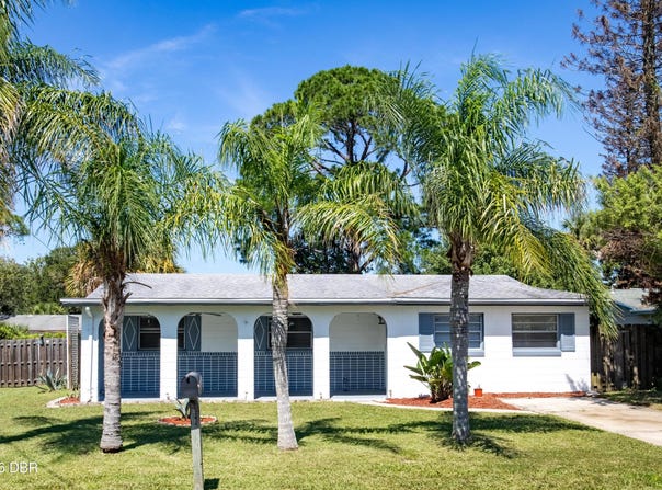 141 W Connecticut Avenue, Edgewater, FL 32132