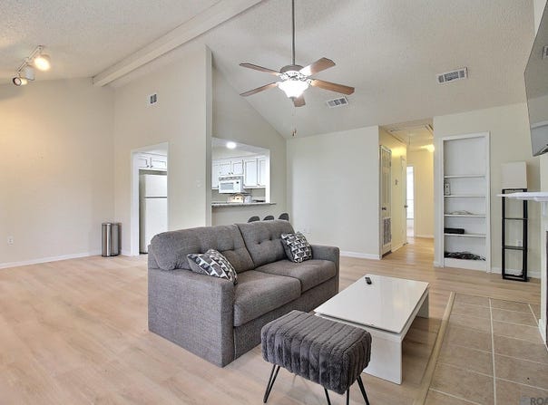 5131 Nicholson Dr, Baton Rouge, LA 70820
