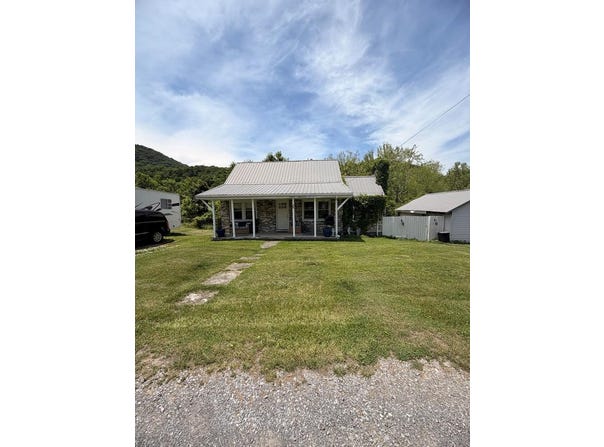 385 ORCHARD ADDITION, PETERSTOWN, WV 24963