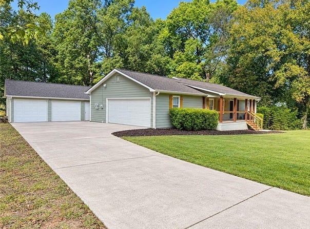 611 Calloway Drive, Rockmart, GA 30153