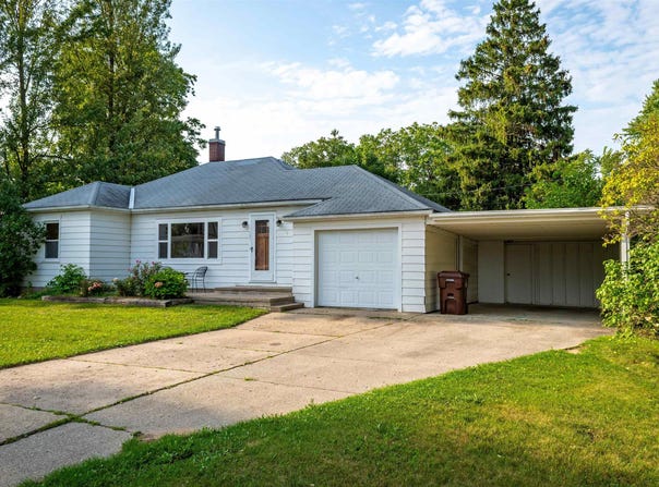 121 E Maple Street, Shepherd, MI 48883