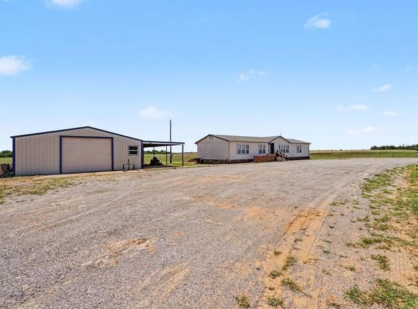 12238 N 1840 Road, Sayre, OK 73662