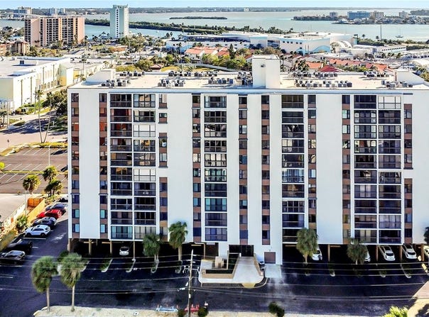 255 DOLPHIN Point, CLEARWATER BEACH, FL 33767